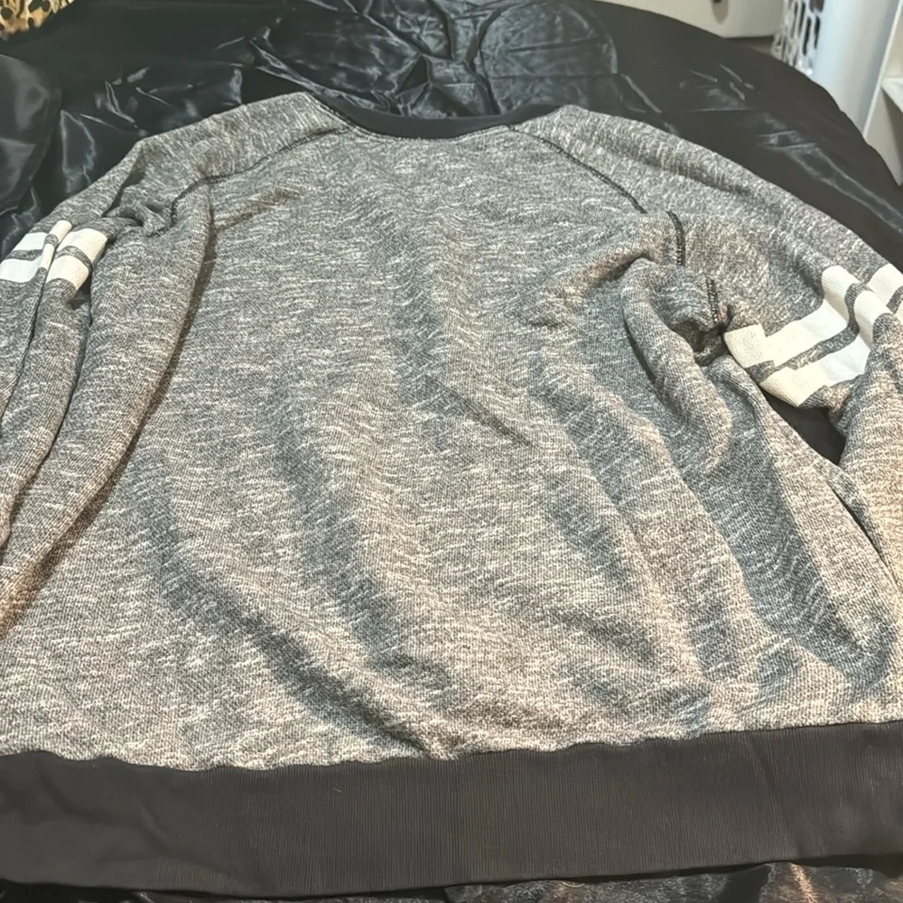 Size Large PINK crew neck sweater - Picture 2 of 3